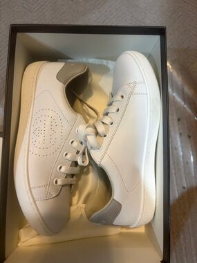 Gucci White Leather Sneakers with Gray Heel Tab